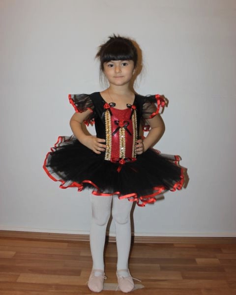 AYCE KOSTÜM - SARI ŞERİTLİ FİYOKLU SİYAH TÜTÜ - T17