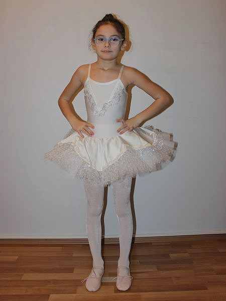 AYCE KOSTÜM - BEYAZ DİLİMLİ TÜTÜ - T47