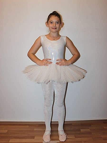 Ayce Kostüm - Beyaz Yarım Kol Parlak Tütü -  T64